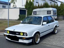 Weiß Gebraucht 1985 BMW 325 Limousine | 9.999 €