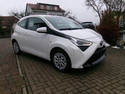 Weiß Gebraucht 2020 Toyota Aygo Kleinwagen | 6.977 € (Guter Preis)