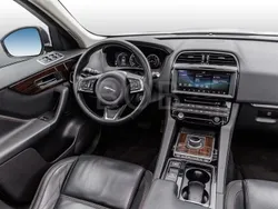 Weiss Gebraucht 2017 Jaguar F-Pace Prestige SUV | 23.848 € (Guter Preis)