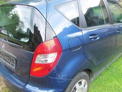 Blau Gebraucht 2011 Mercedes 180 Limousine | 1.900 €