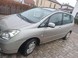 Grau Gebraucht 2004 Toyota Corolla Verso Van / Kleinbus | 2.199 € (Guter Preis)