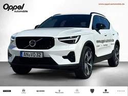 Crystal white / metallic Gebraucht 2024 Volvo XC40 Ultra SUV | 42.990 € (Teuer)