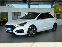 Weiß Gebraucht 2021 Hyundai i30 Select Limousine | 17.995 € (Etwas zu teuer)