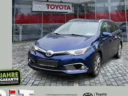 Blau Gebraucht 2016 Toyota Auris Touring Sports Executive Kombi | 18.990 €