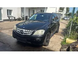 Schwarz Gebraucht 2008 Mercedes ML320 SUV | 5.750 €