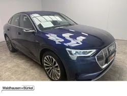 Navarrablau (metallic) Gebraucht 2020 Audi e-tron Sportback Advanced SUV | 34.950 € (Etwas zu teuer)