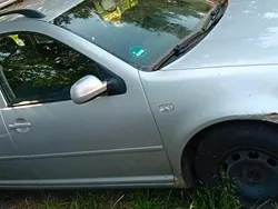 Silber Gebraucht 2003 VW Golf IV Kombi | 1.000 €