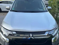 Silber Gebraucht 2021 Mitsubishi Outlander P-HEV SUV | 25.500 € (Fairer Preis)