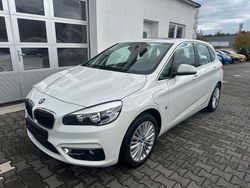 Weiß Gebraucht 2017 BMW 225 Active Tourer Luxury Line Van / Kleinbus | 17.990 € (Fairer Preis)