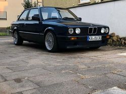 Blau Gebraucht 1989 BMW 316 Basis Limousine | 11.000 €