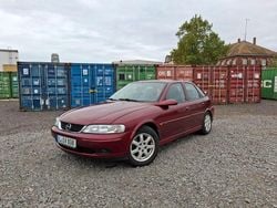 Rot Gebraucht 1999 Opel Vectra Limousine | 1.500 € (Guter Preis)