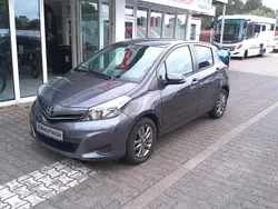 Grau Gebraucht 2014 Toyota Yaris Limousine | 6.790 € (Fairer Preis)