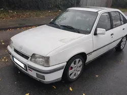 Weiß Gebraucht 1991 Opel Kadett Kleinwagen | 10.000 €