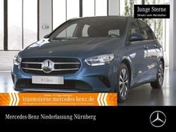Blau Gebraucht 2022 Mercedes B180 Style Van / Kleinbus | 24.490 € (Superpreis)