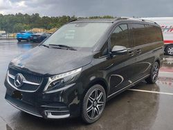 Schwarz Gebraucht 2023 Mercedes V300 Van / Kleinbus | 82.000 €
