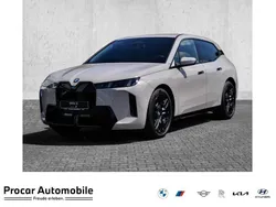 Dune grey metallic Neu 2025 BMW iX M Sport SUV | 83.490 € (Guter Preis)