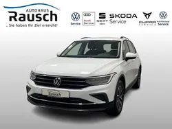 Pure white (weiß) Gebraucht 2023 VW Tiguan Life SUV | 25.850 € (Superpreis)