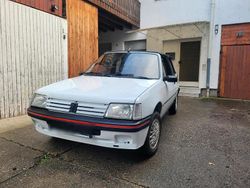 Weiß Gebraucht 1993 Peugeot 205 Cabrio | 950 €