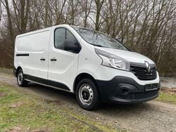Weiß Gebraucht 2017 Renault Trafic Komfort Van / Kleinbus | 6.790 € (Superpreis)
