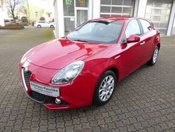 Rot Gebraucht 2016 Alfa Romeo Giulietta Super Limousine | 12.990 € (Guter Preis)