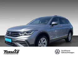 Pyritsilber metallic (metallic) Gebraucht 2024 VW Tiguan Allspace Life SUV | 46.444 € (Etwas zu teuer)