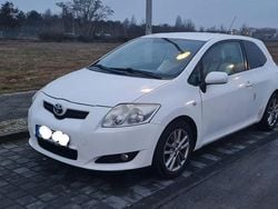 Weiß Gebraucht 2009 Toyota Auris Limousine | 1.999 € (Guter Preis)