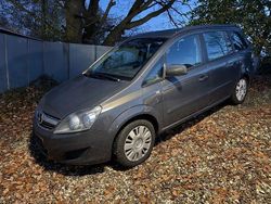 Grau Gebraucht 2011 Opel Zafira Family Van / Kleinbus | 3.499 € (Teuer)