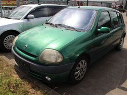 Grün Gebraucht 1999 Renault Clio II Kleinwagen | 1.670 € (Fairer Preis)