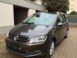 Braun Gebraucht 2016 VW Sharan Highline Van / Kleinbus | 19.300 € (Fairer Preis)