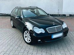 Schwarz Gebraucht 2006 Mercedes 220 Kombi | 3.000 €