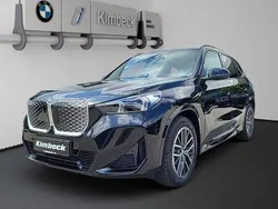 Saphirschwarz metallic Neu 2025 BMW iX1 M Sport SUV | 52.880 € (Guter Preis)