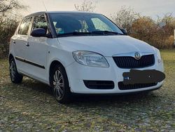 Weiß Gebraucht 2009 Skoda Fabia Limousine | 1.800 € (Guter Preis)