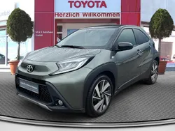 Grün Gebraucht 2022 Toyota Aygo X-plore Kleinwagen | 16.940 € (Fairer Preis)