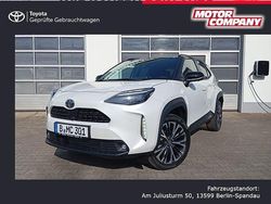Platinum weiß metallic / schwarz Gebraucht 2024 Toyota Yaris Hybrid Advance | 39.110 €