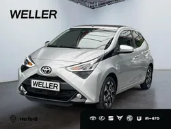 Silber Gebraucht 2021 Toyota Aygo X-play Kleinwagen | 13.349 € (Fairer Preis)