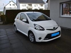 Weiß Gebraucht 2013 Toyota Aygo Kleinwagen | 4.500 € (Fairer Preis)