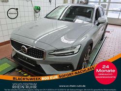 Grau vapour grey / metallic Gebraucht 2023 Volvo V60 CC Kombi | 39.990 € (Fairer Preis)
