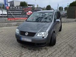 Grau Gebraucht 2006 VW Touran Van / Kleinbus | 2.800 € (Etwas zu teuer)