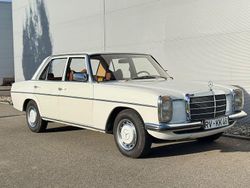 Weiß Gebraucht 1975 Mercedes 220 Limousine | 13.900 €