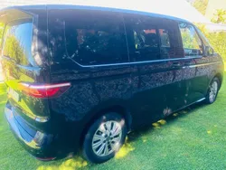 Schwarz Gebraucht 2023 VW Multivan Van / Kleinbus | 43.500 € (Guter Preis)