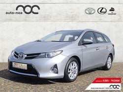 Silber Gebraucht 2013 Toyota Auris Touring Sports Life+ Kombi | 9.900 € (Teuer)