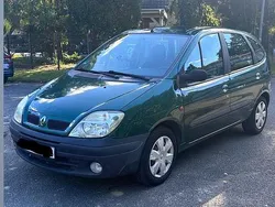 Grün Gebraucht 2001 Renault Mégane Limousine | 850 €