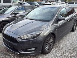 Grau Gebraucht 2018 Ford Focus ST-Line Limousine | 11.490 € (Fairer Preis)