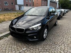 Schwarz Gebraucht 2015 BMW 218 Active Tourer Van / Kleinbus | 10.000 € (Fairer Preis)