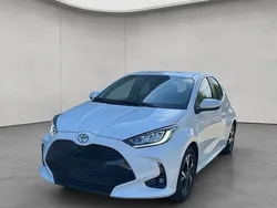 Weiß Neu 2025 Toyota Yaris Hybrid Limousine | 24.490 €
