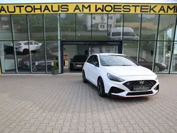 Weiß Gebraucht 2021 Hyundai i30 N Performance Limousine | 27.490 € (Fairer Preis)