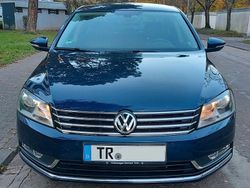 Blau Gebraucht 2010 VW Passat Comfortline Limousine | 11.000 €