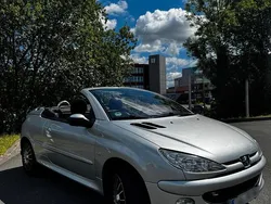 Silber Gebraucht 2004 Peugeot 206 CC Cabrio | 2.222 € (Etwas zu teuer)