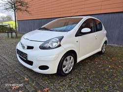 Weiß Gebraucht 2011 Toyota Aygo Cool Kleinwagen | 3.990 € (Etwas zu teuer)