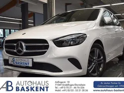 Weiß Gebraucht 2020 Mercedes B200 Van / Kleinbus | 24.890 € (Fairer Preis)